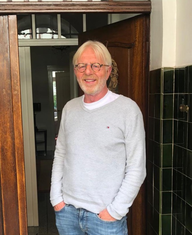 Hans-Wilhelm Becker – Sprachspezialist für Latein, Deutsch und Englisch